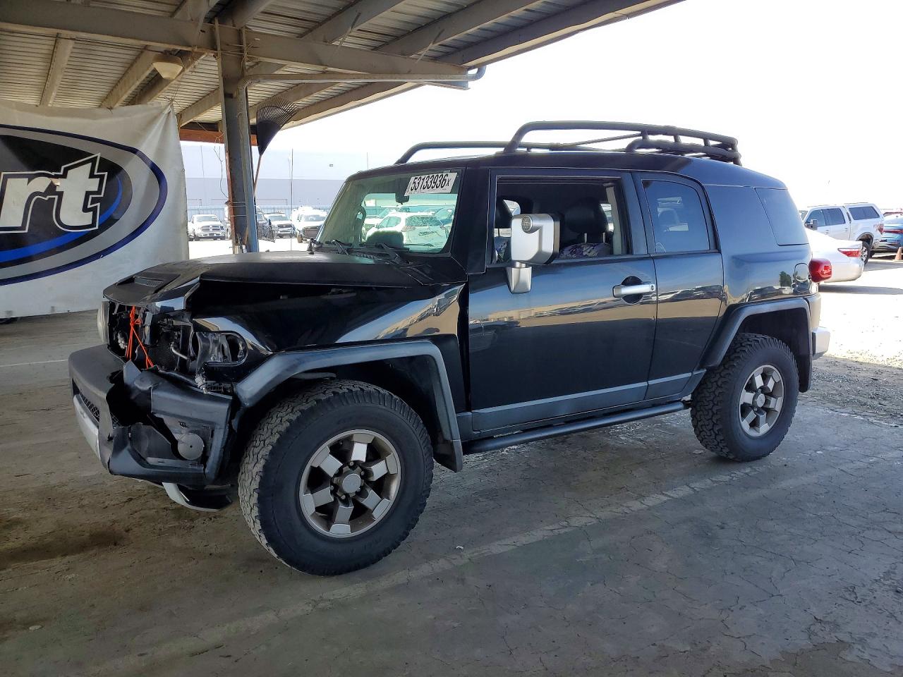 Salvage Toyota FJ Cruiser Image
