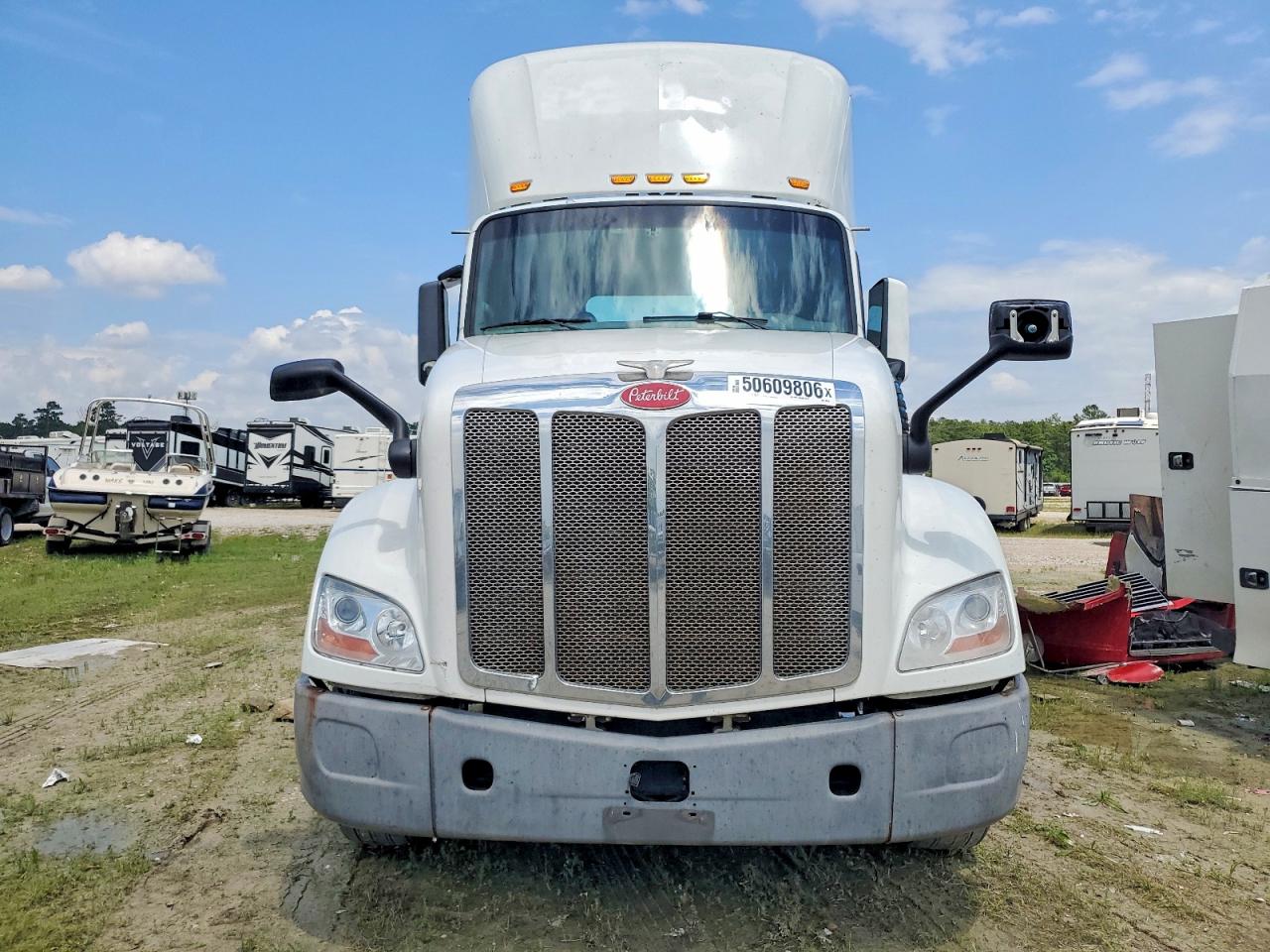 Peterbilt 579