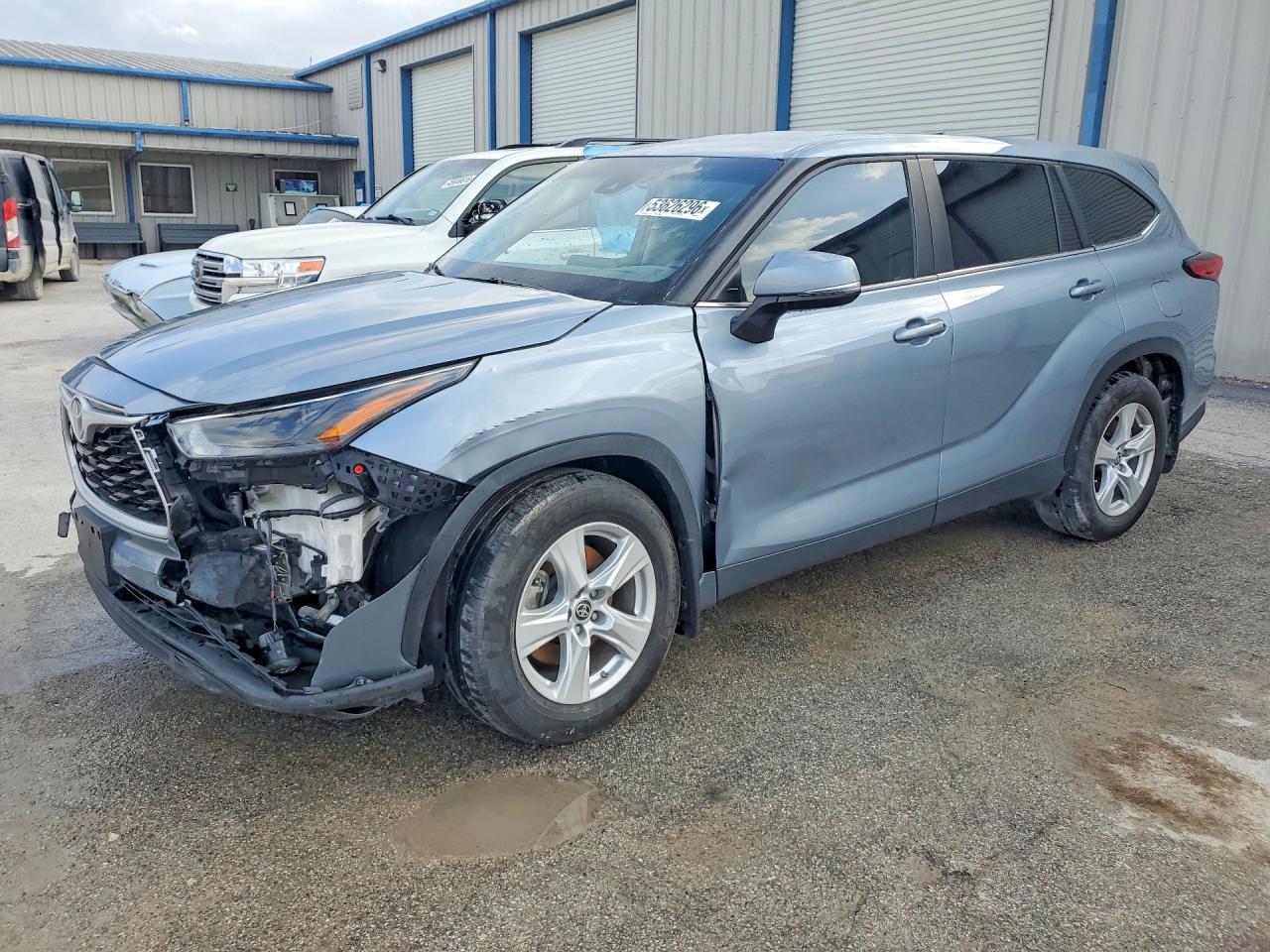 Salvage Toyota Highlander Image
