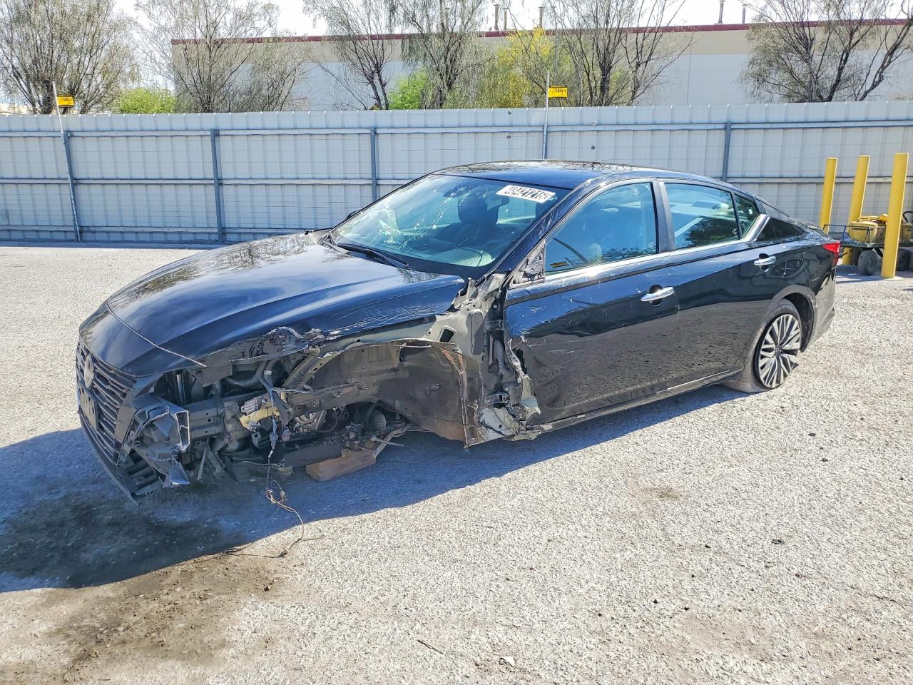 Salvage Nissan Altima Image