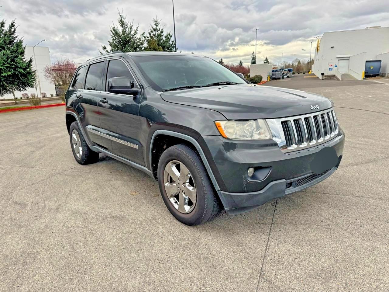 Salvage Jeep Cherokee Image