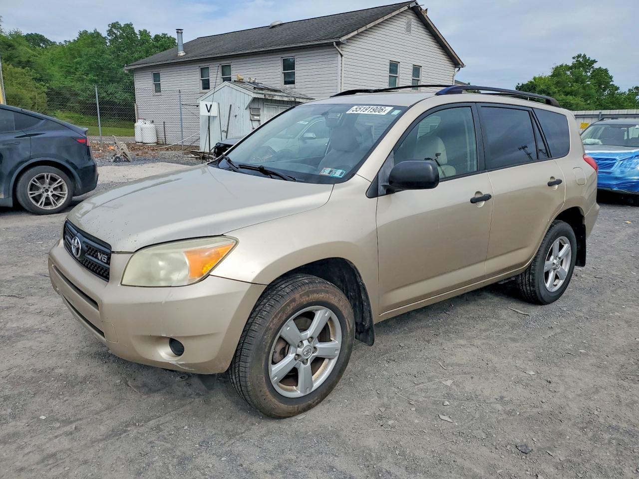 Salvage Toyota RAV4 Image