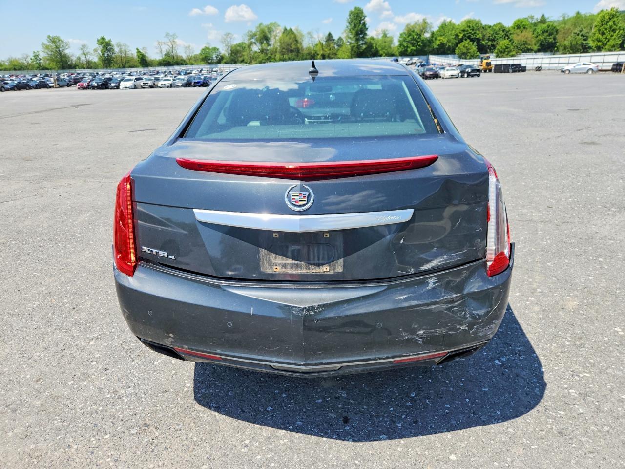 Cadillac XTS Luxury Collection