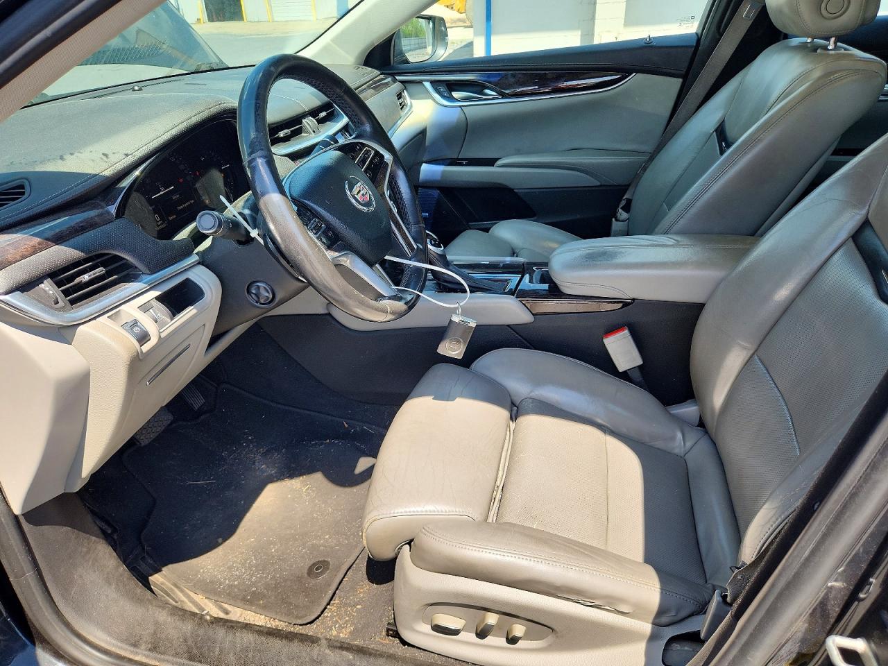 Cadillac XTS Luxury Collection