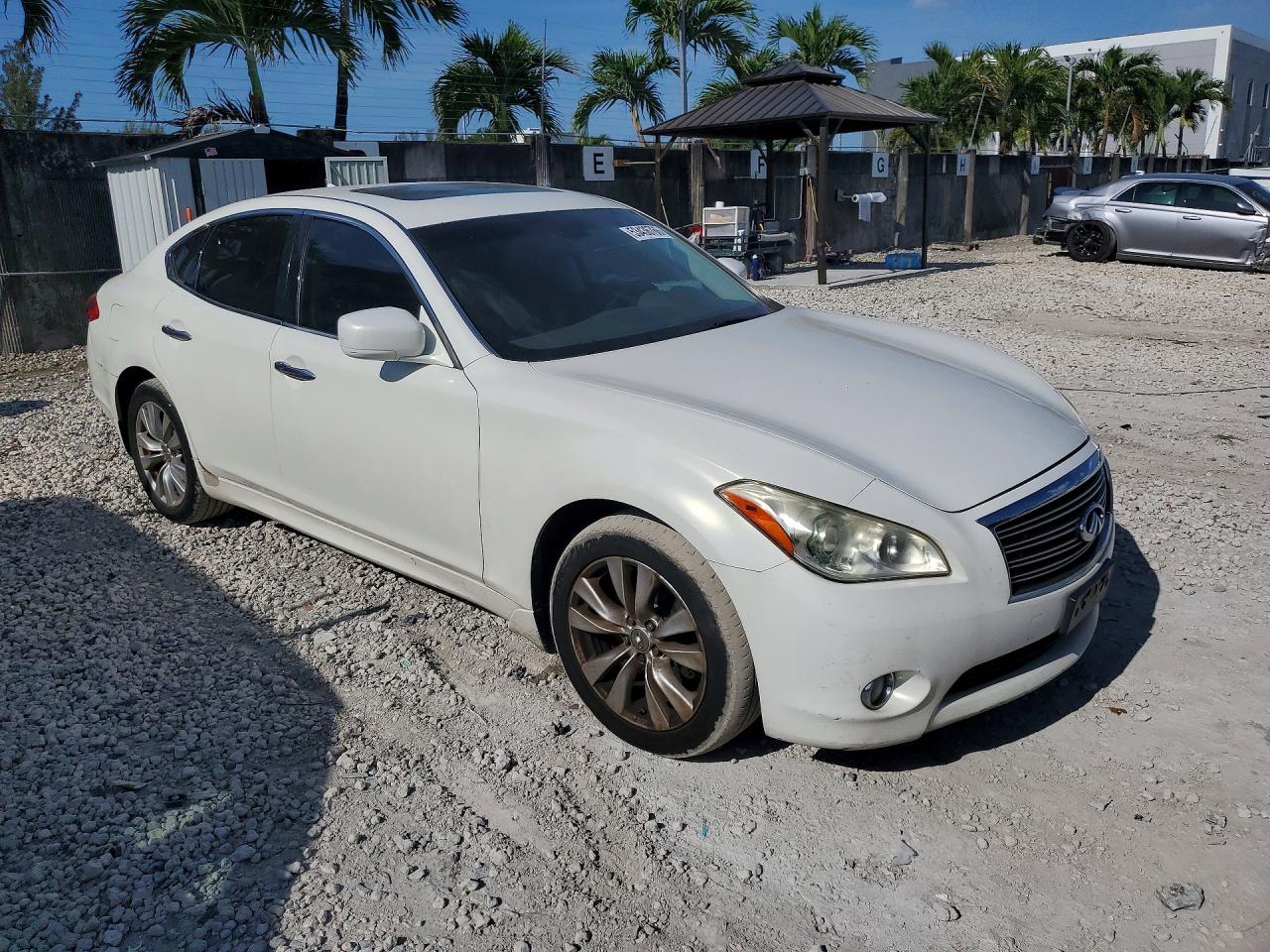 INFINITI M37 X