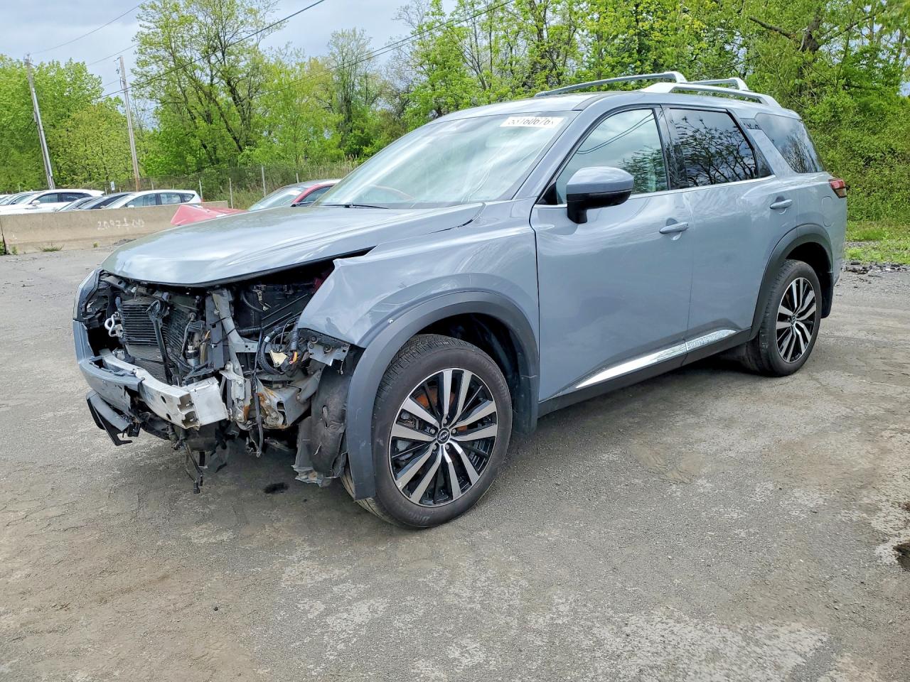 Salvage Nissan Pathfinder Image