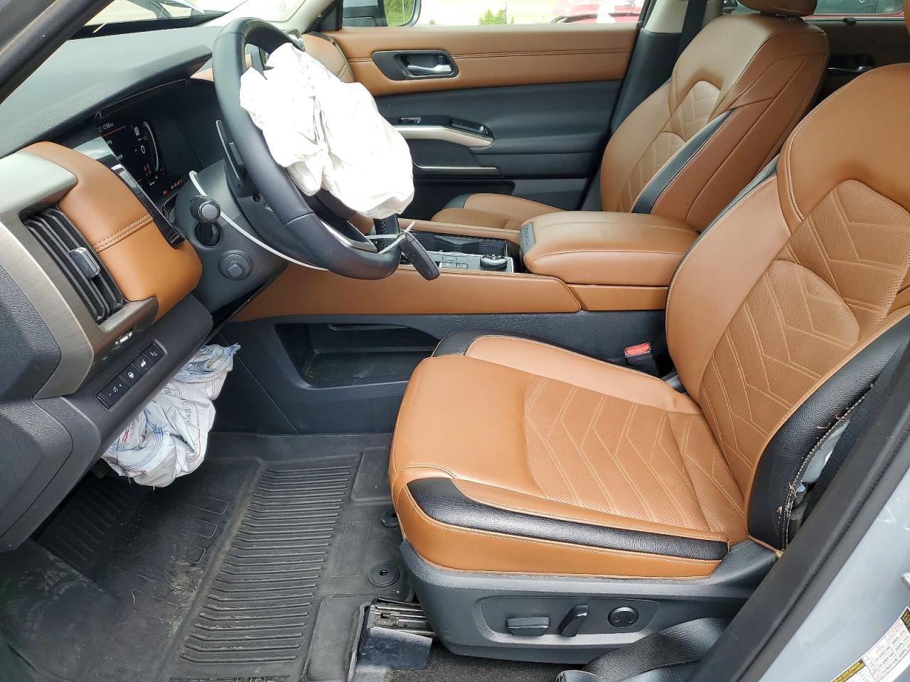 Nissan Pathfinder Platinum