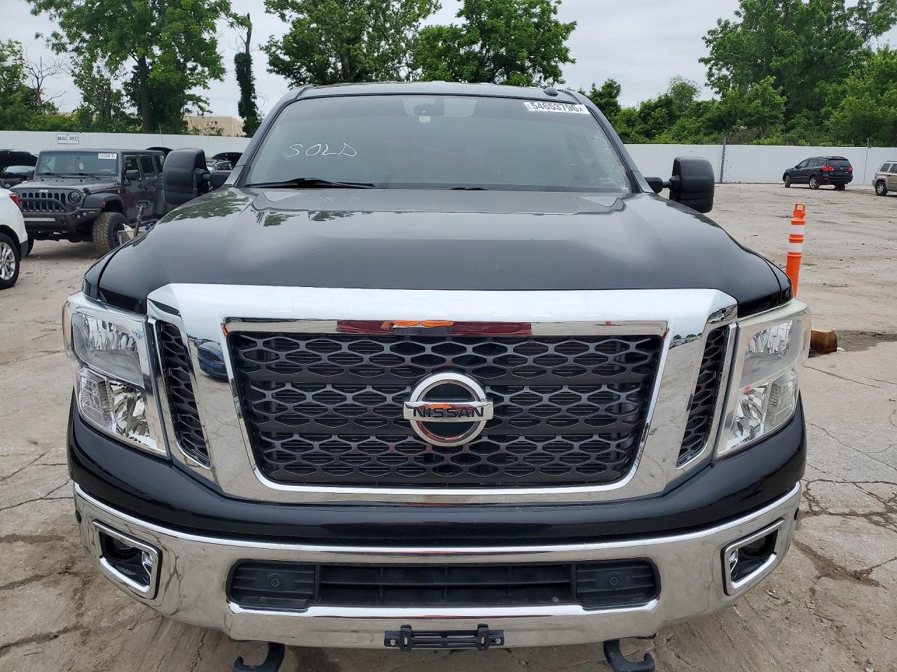 Nissan Titan Sv