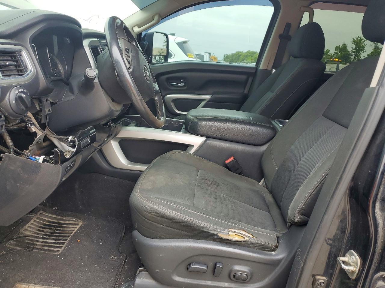 Nissan Titan Sv