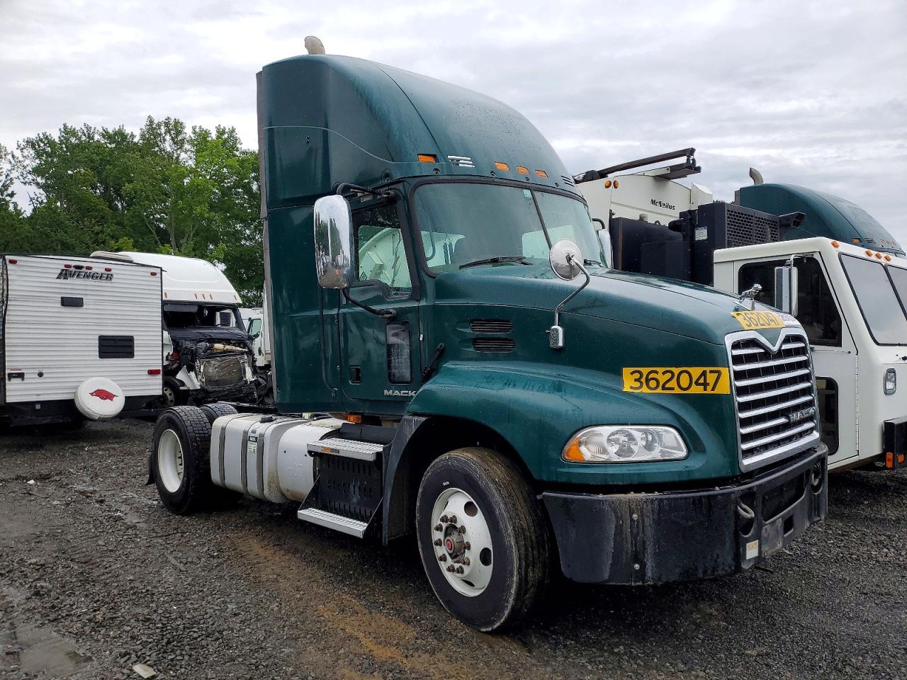 Salvage Mack 600 Image