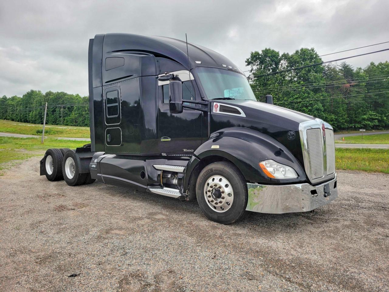 Salvage Kenworth Construction Image