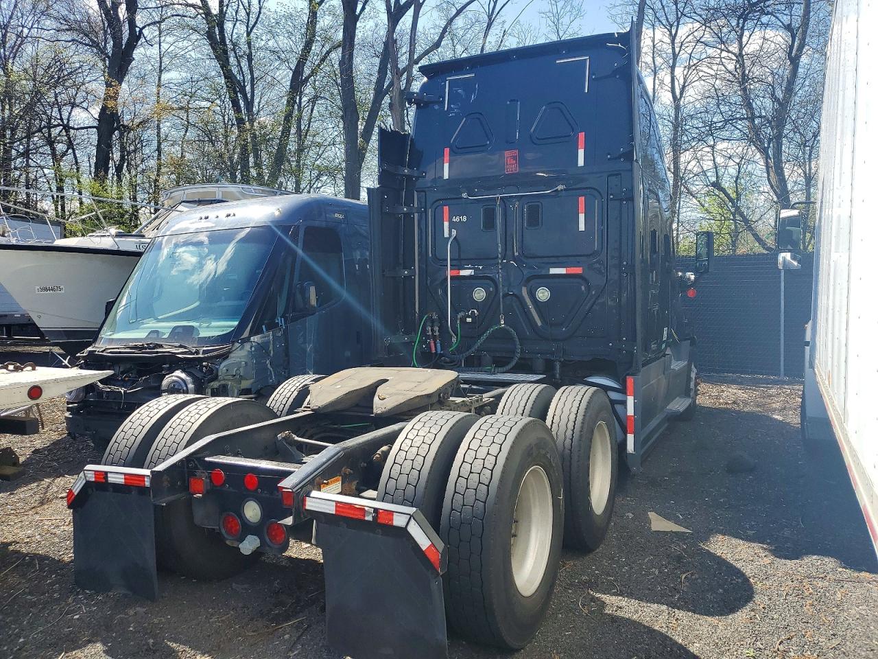 Freigliner Cascadia 125