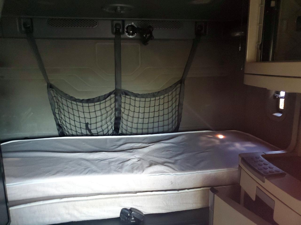 Freigliner Cascadia 125