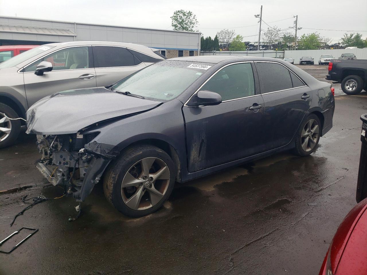 Salvage Toyota Camry Image