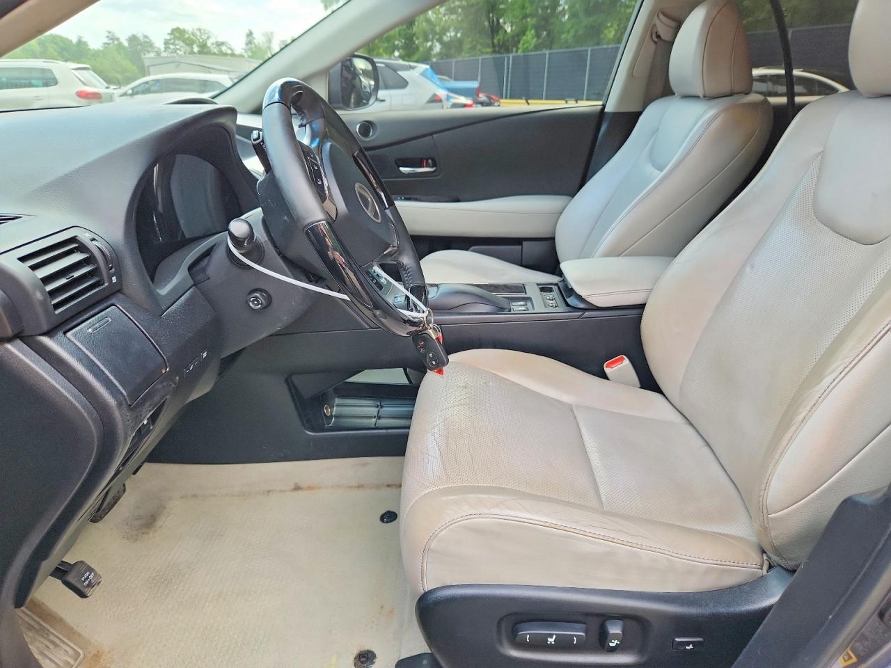 Lexus RX Base