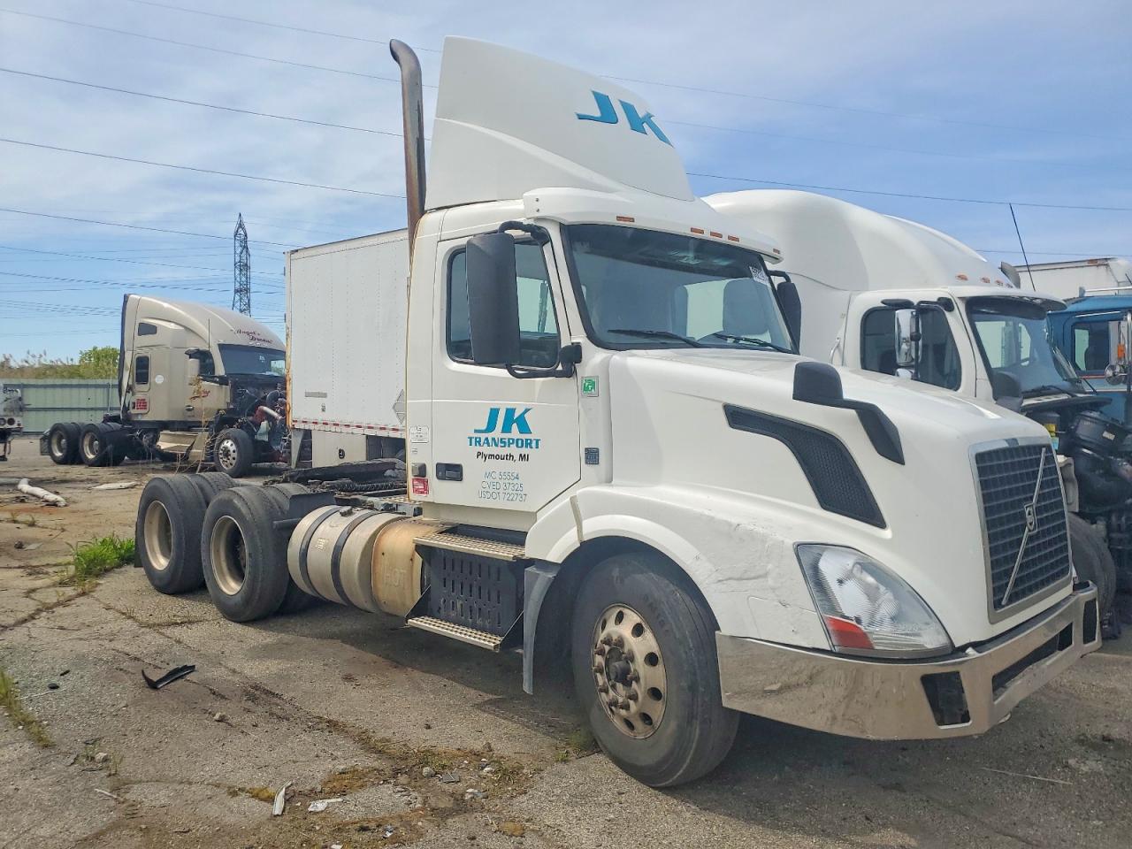 Salvage Volvo Vn Image