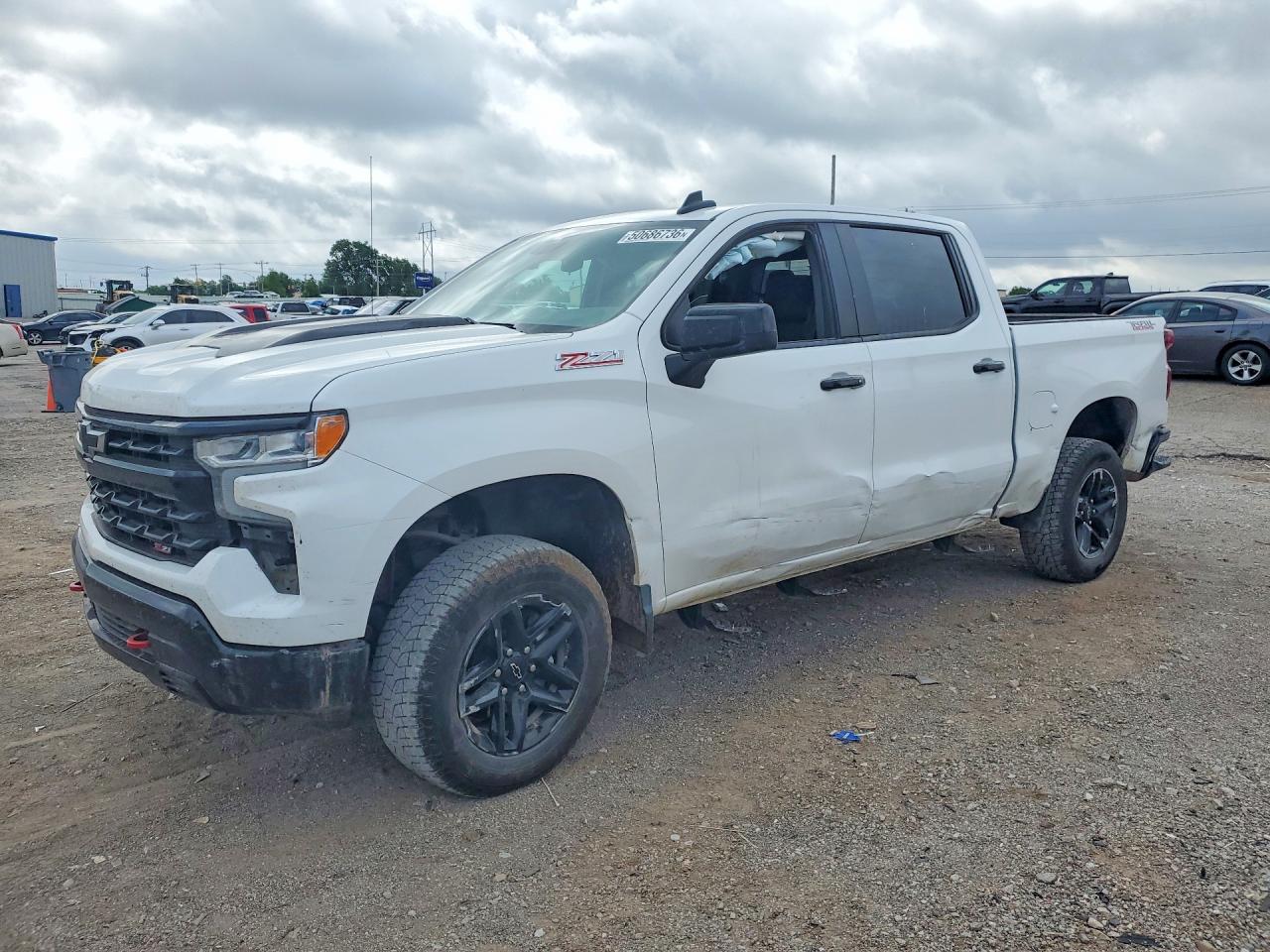 Salvage Chevrolet Silverado Image