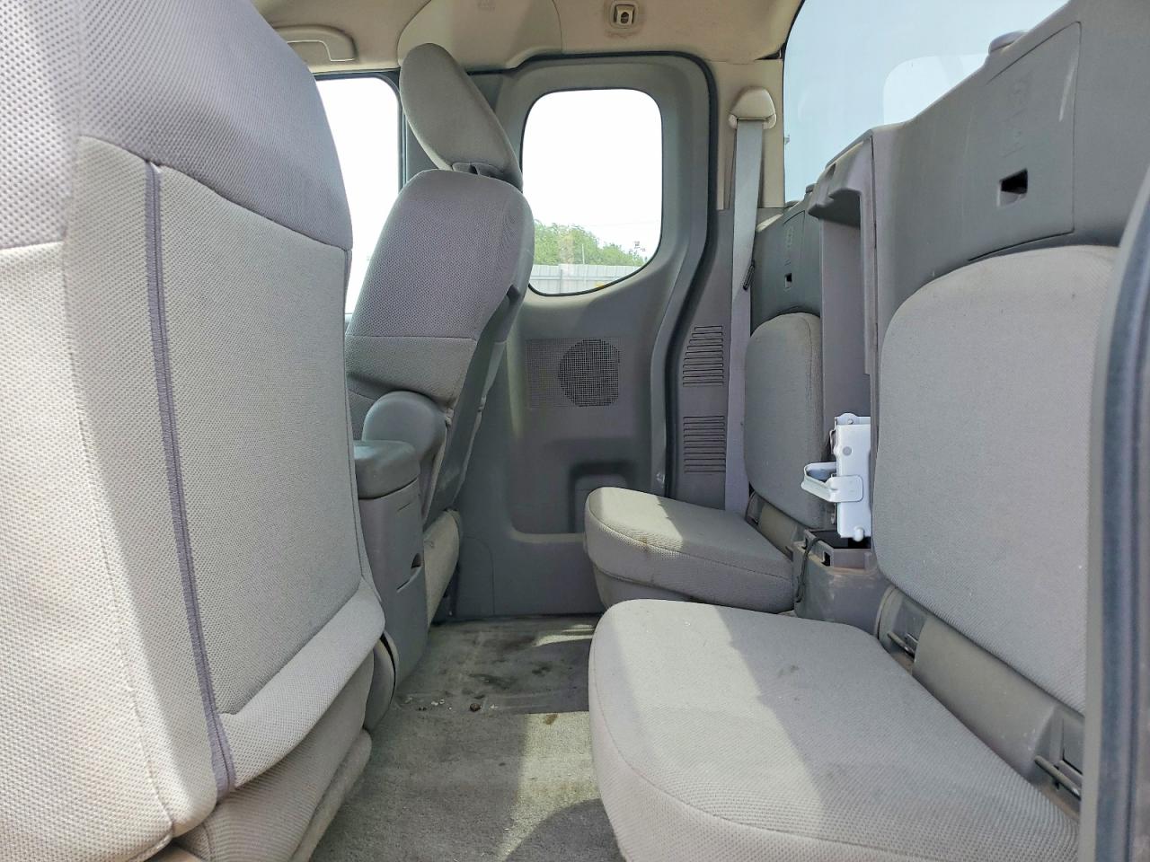 Nissan Frontier S