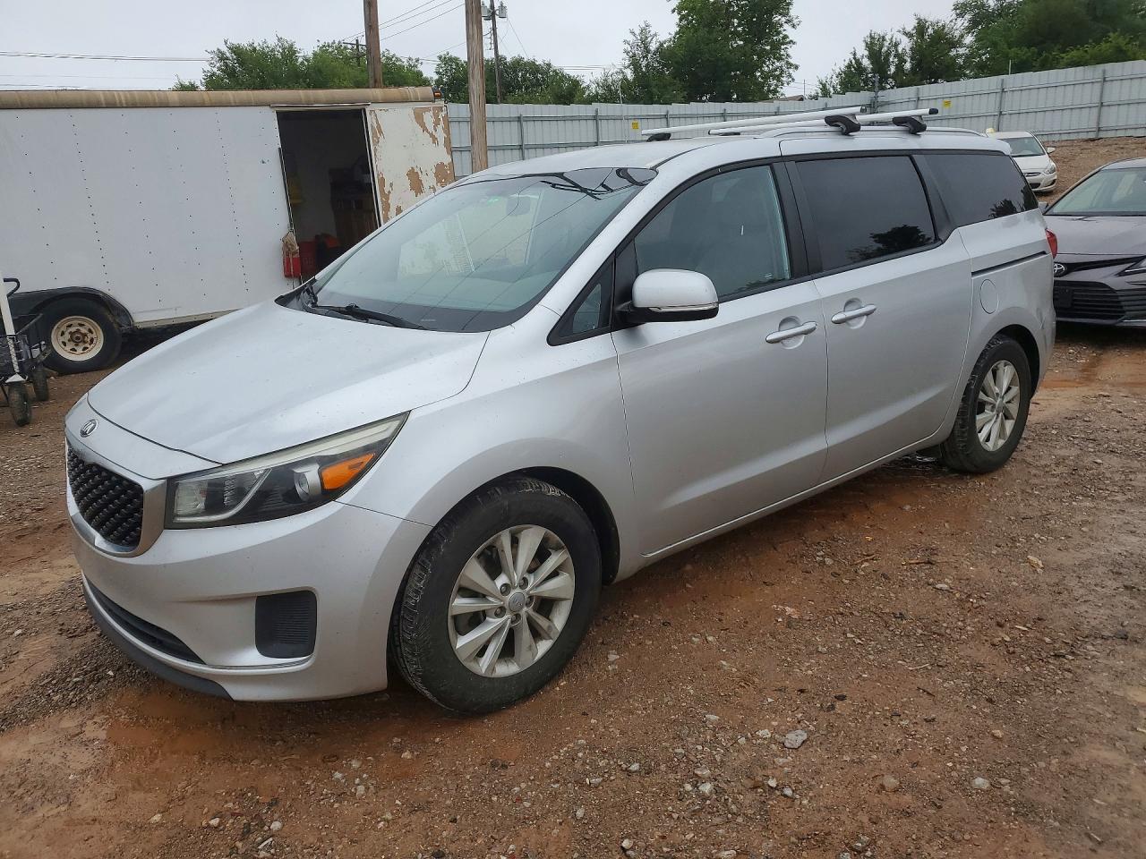 Salvage Kia Sedona Image