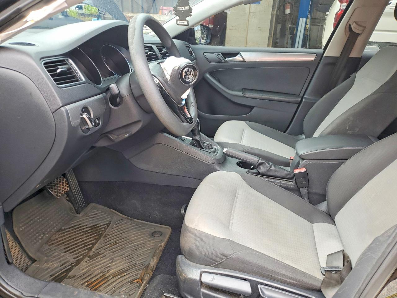 Volkswagen Jetta S