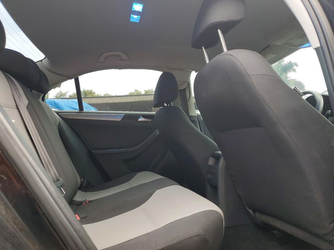 Volkswagen Jetta S