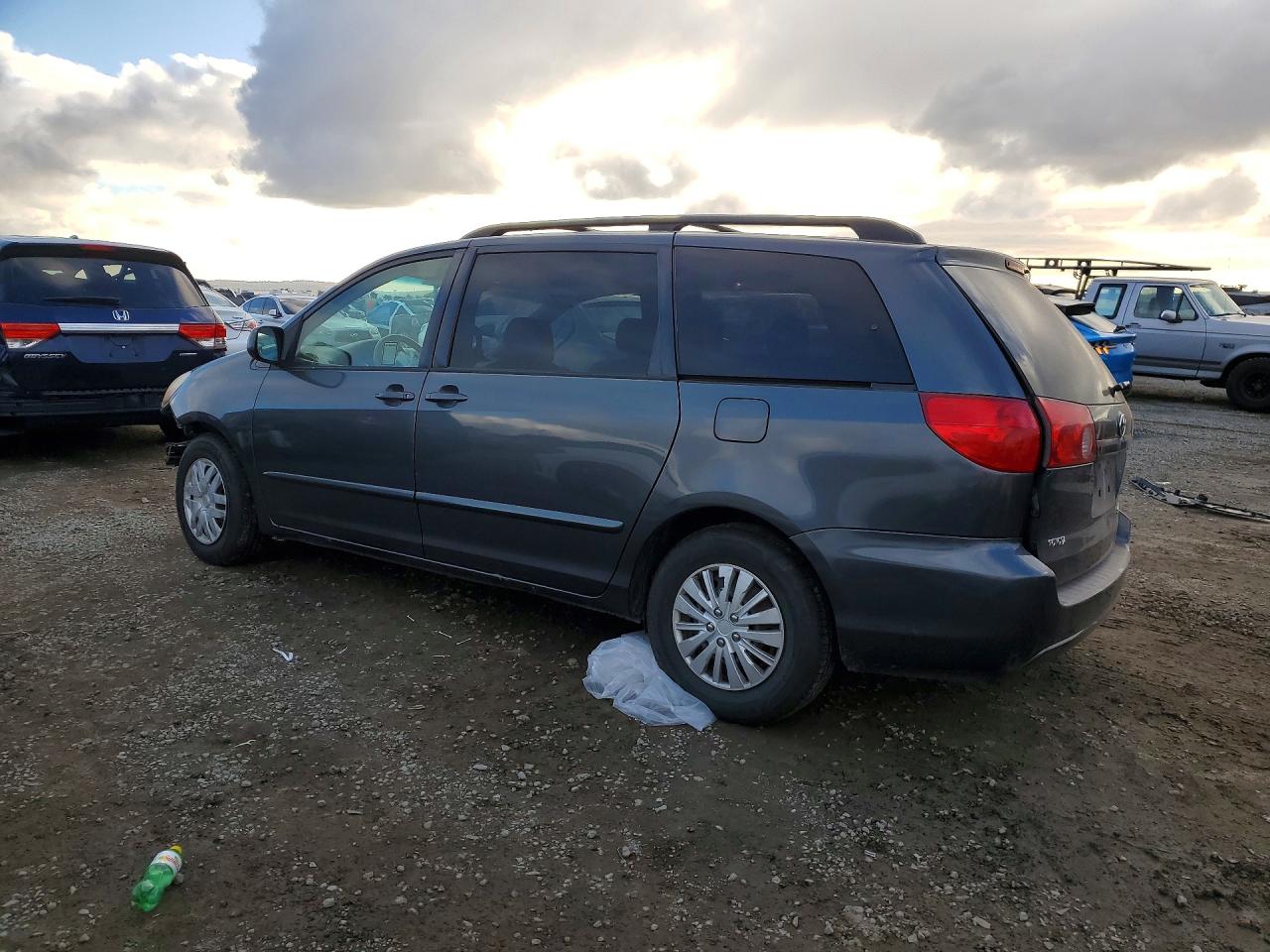 Toyota Sienna Ce