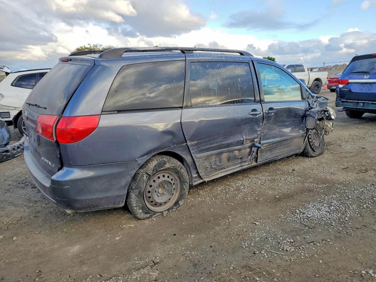 Toyota Sienna Ce