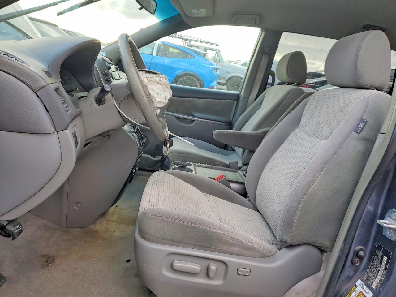 Toyota Sienna Ce