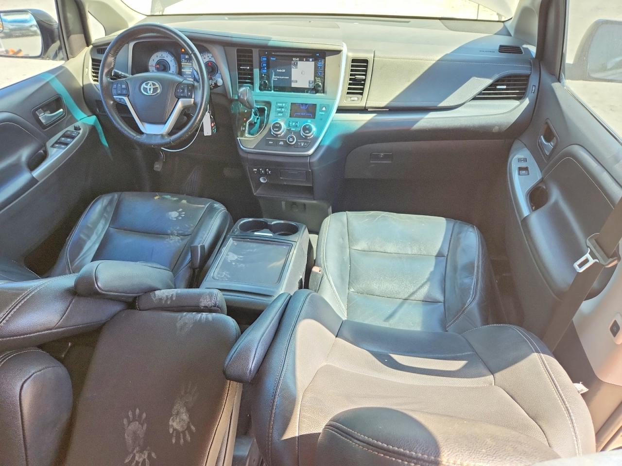 Toyota Sienna Se 8-passenger