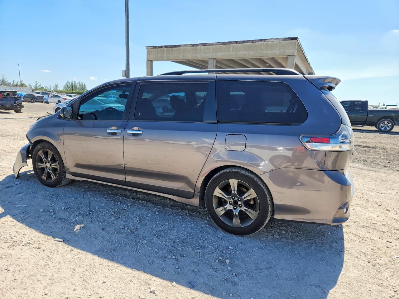 Toyota Sienna Se 8-passenger