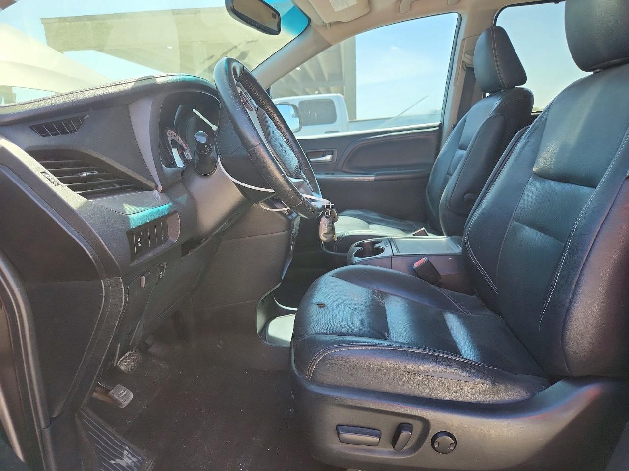 Toyota Sienna Se 8-passenger