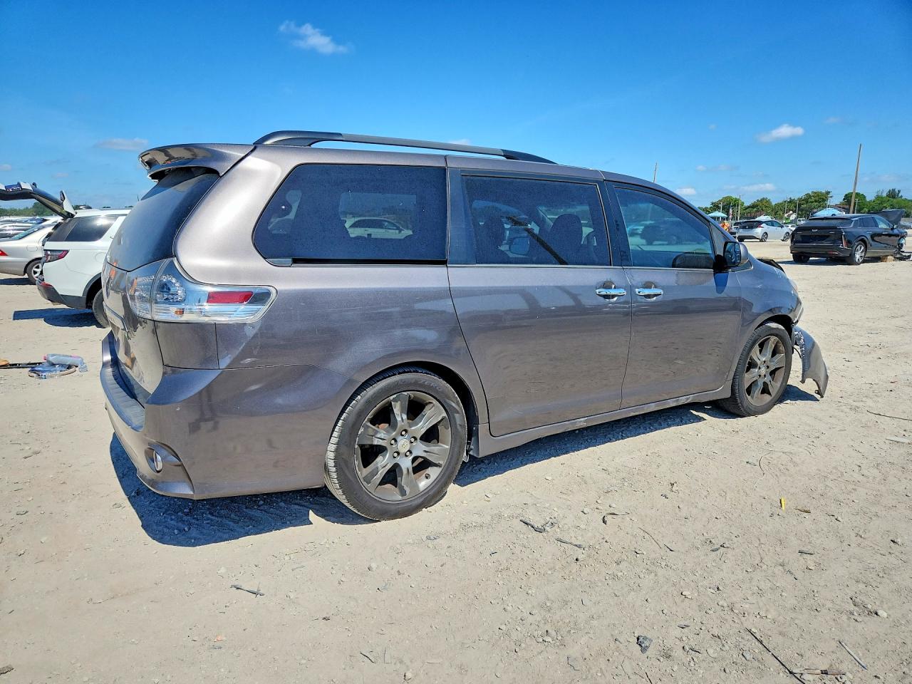 Toyota Sienna Se 8-passenger