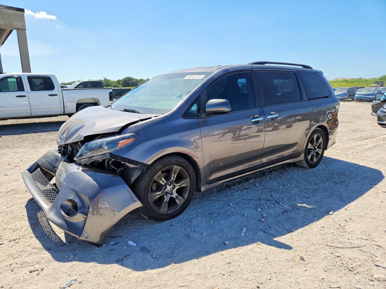 Salvage Toyota Sienna Image