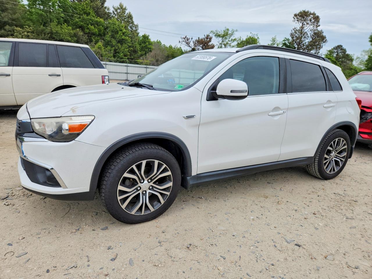 Salvage Mitsubishi Outlander Image