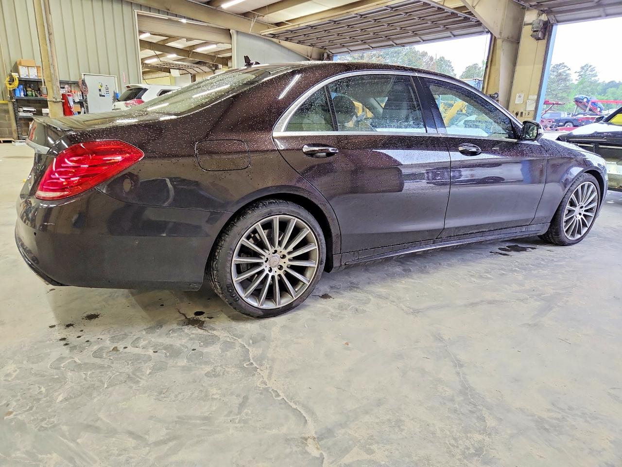 Mercedes-Benz S-Class 550