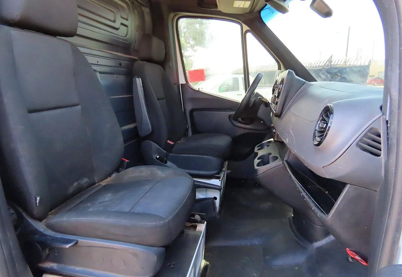 Mercedes-Benz Sprinter 2500