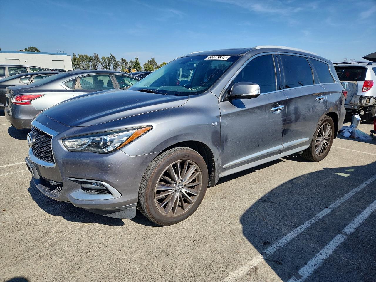 Salvage INFINITI Qx Image