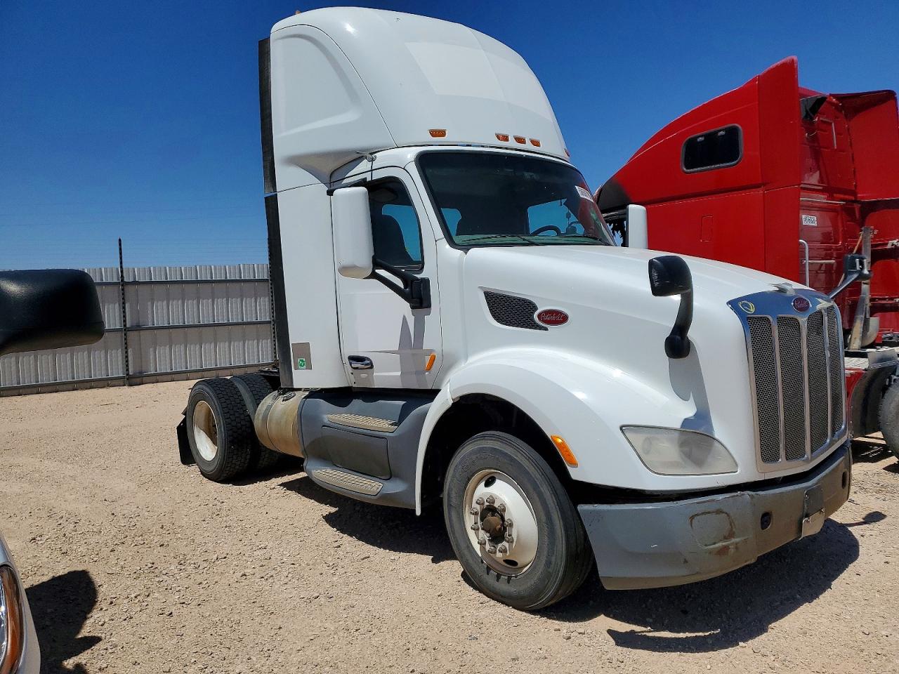 Salvage Peterbilt 579 Image