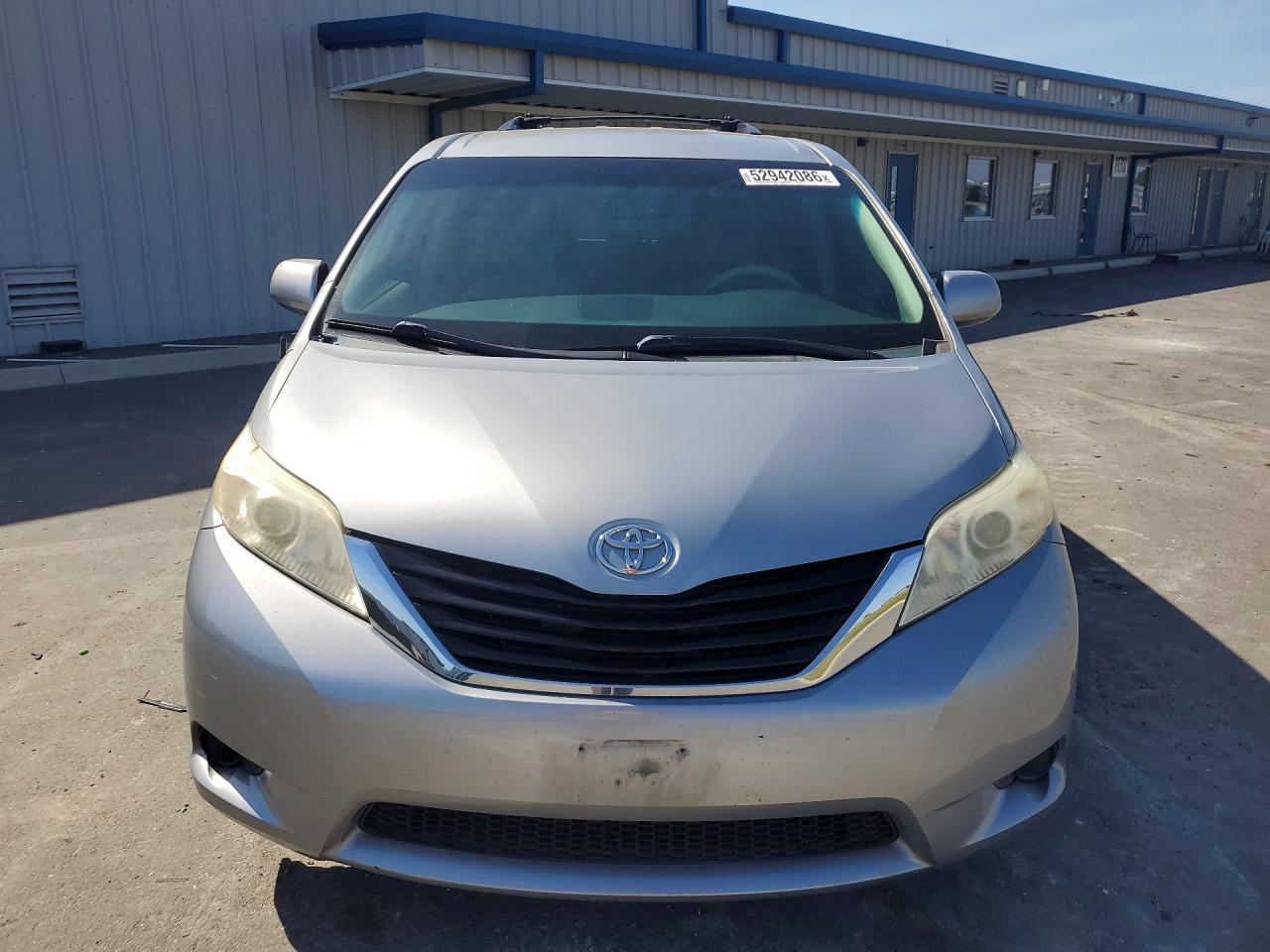 Toyota Sienna Le