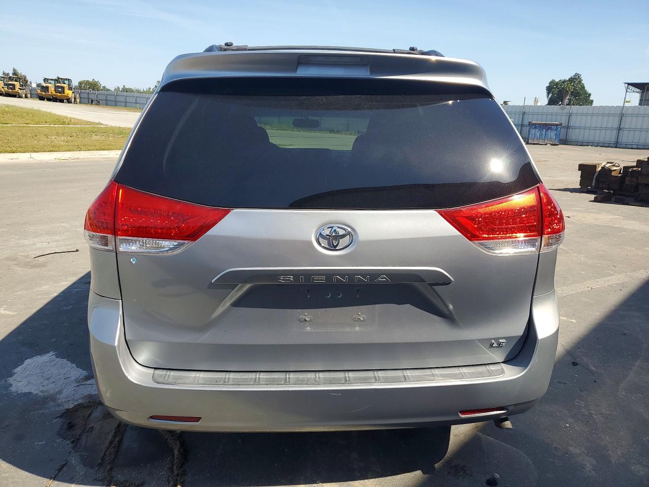 Toyota Sienna Le