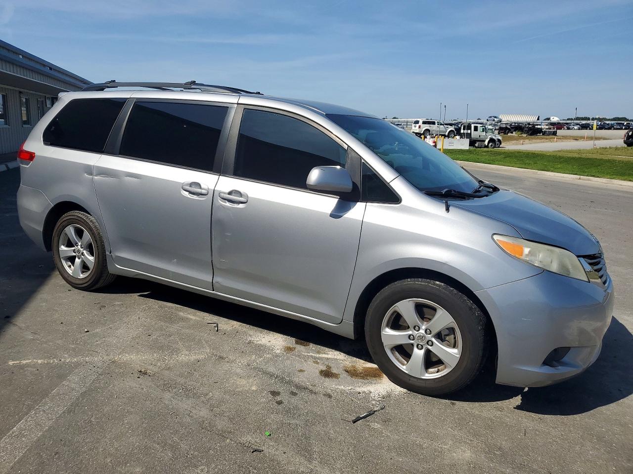 Toyota Sienna Le