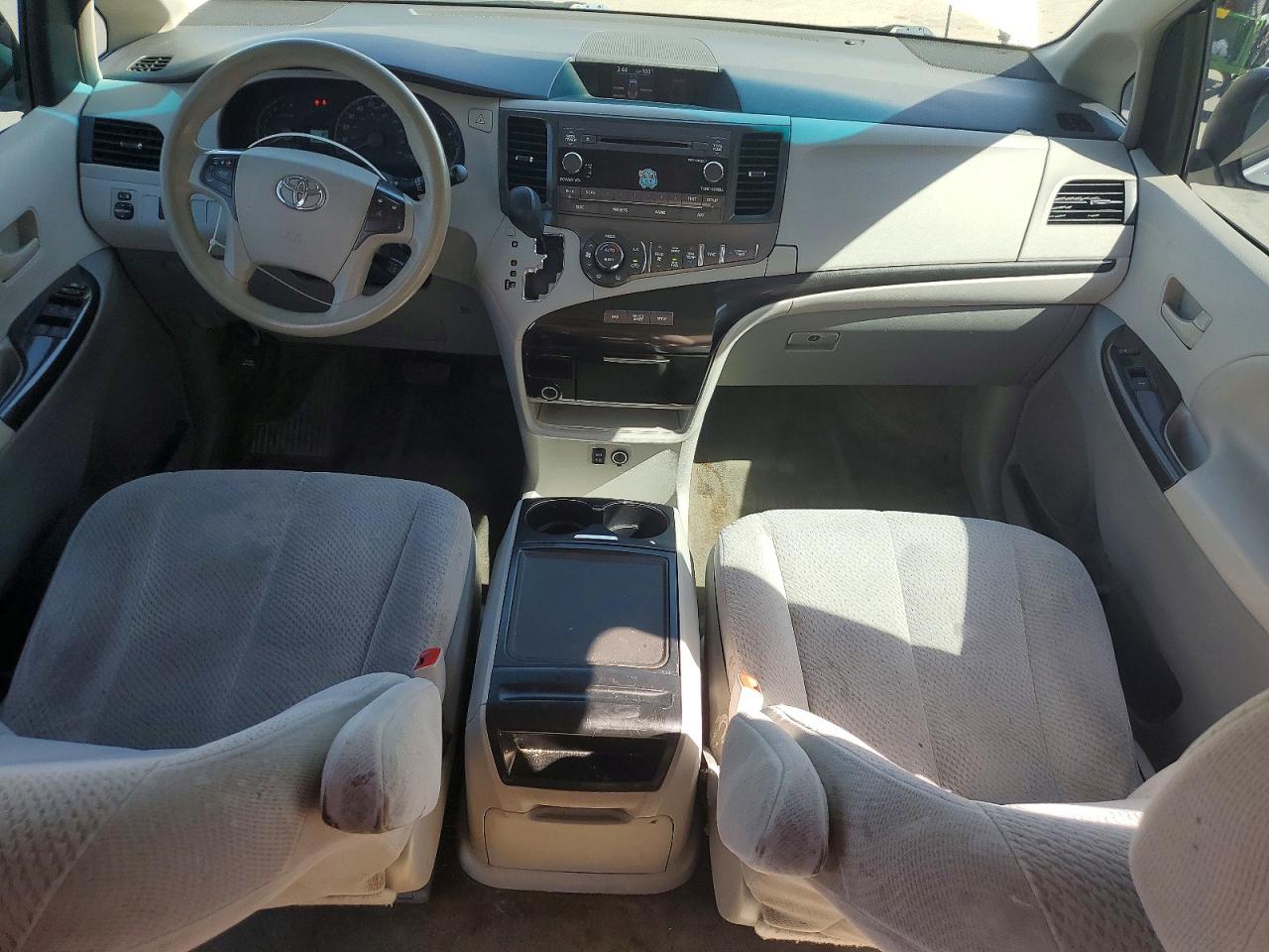 Toyota Sienna Le