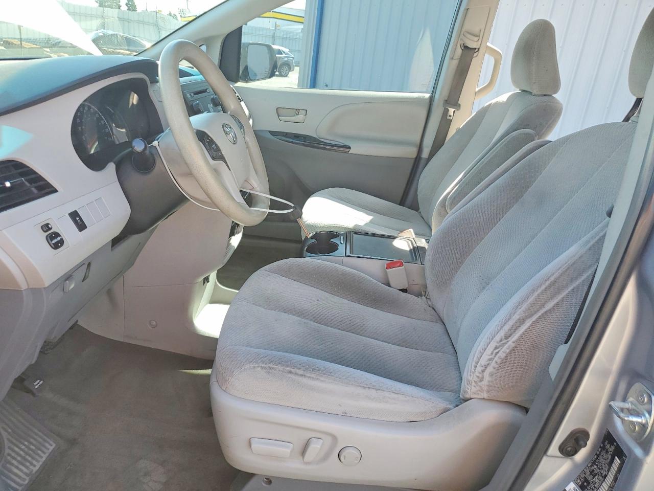 Toyota Sienna Le