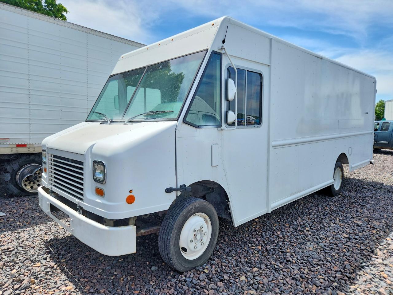Salvage Freightliner Chassis Image