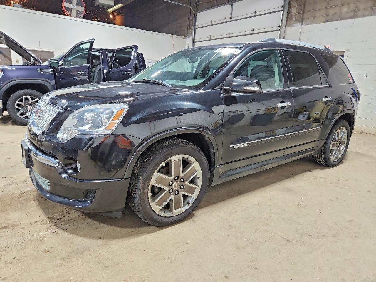 Salvage GMC Acadia Image