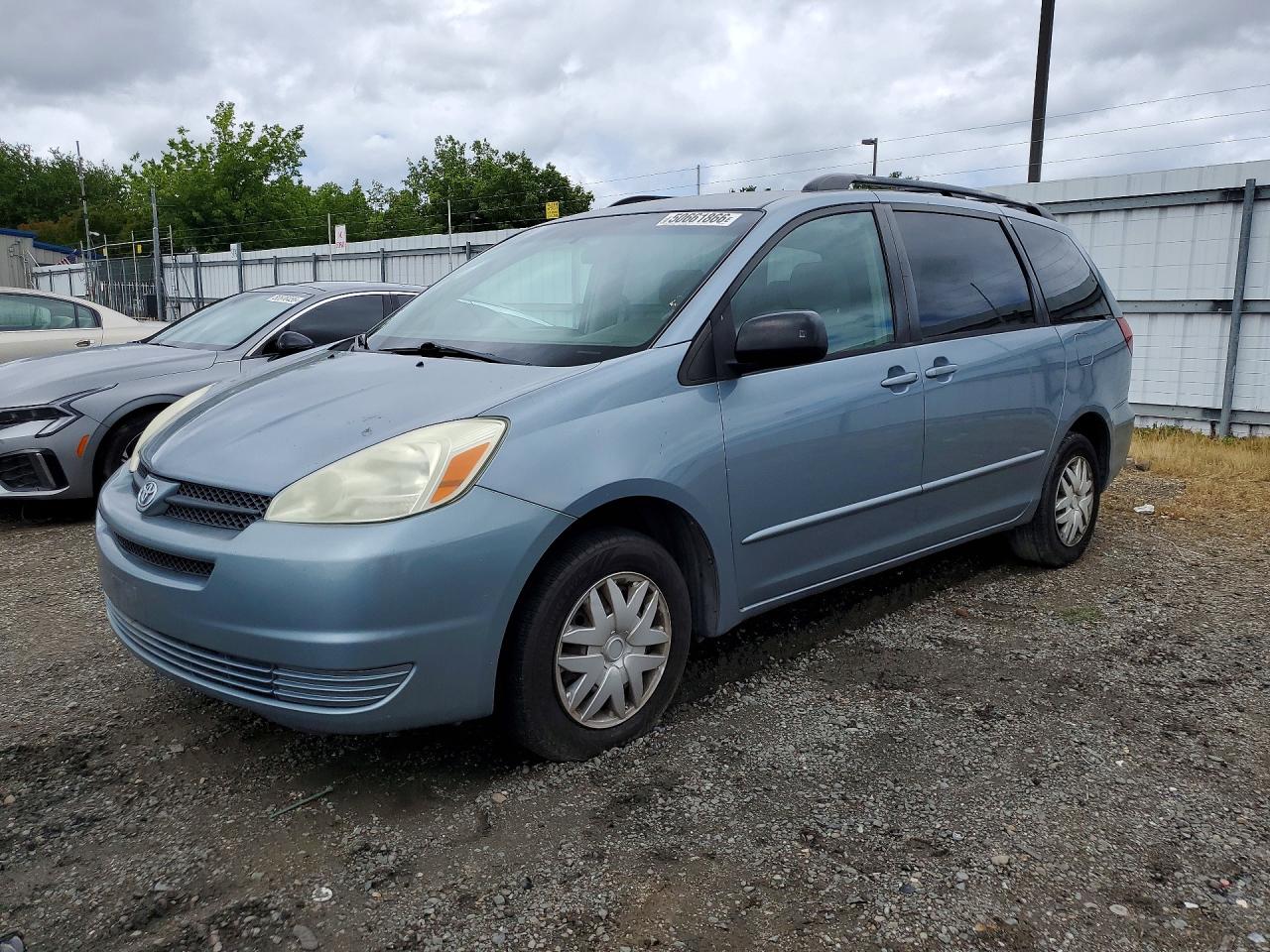 Salvage Toyota Sienna Image