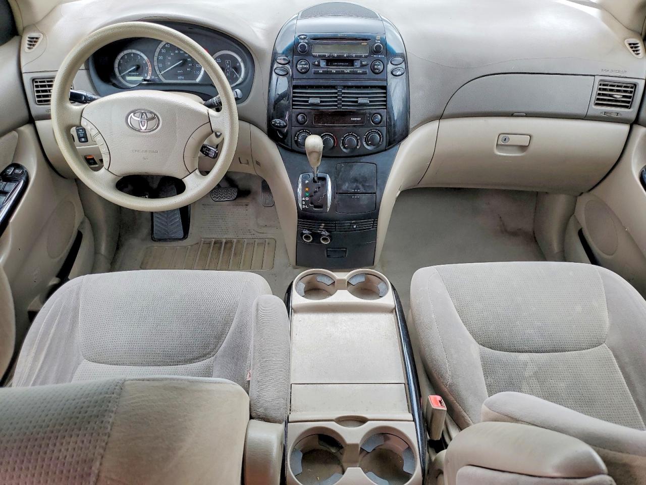 Toyota Sienna Le 8 Passenger