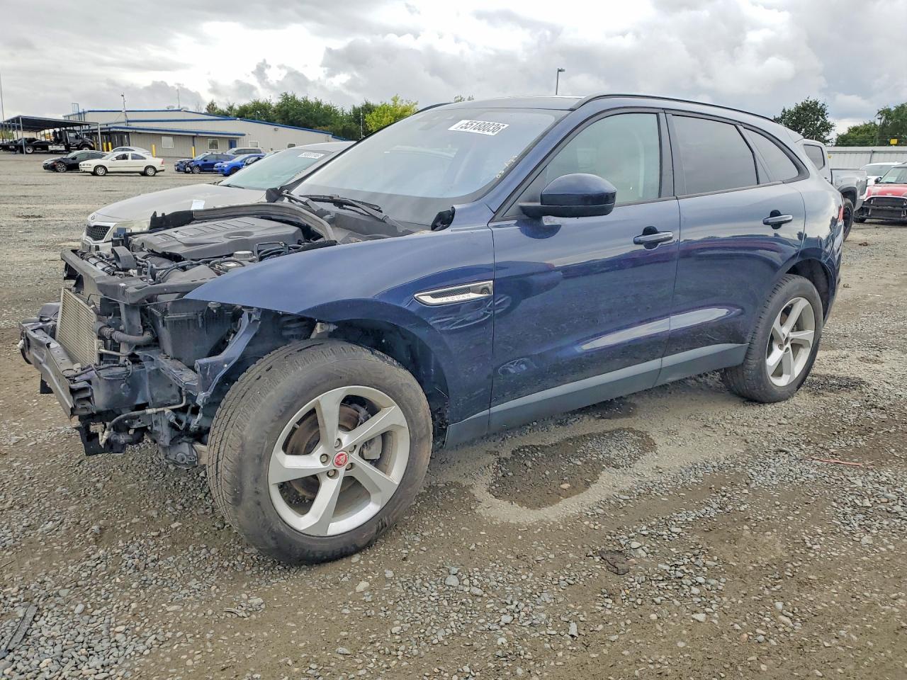Salvage Jaguar F-PACE Image