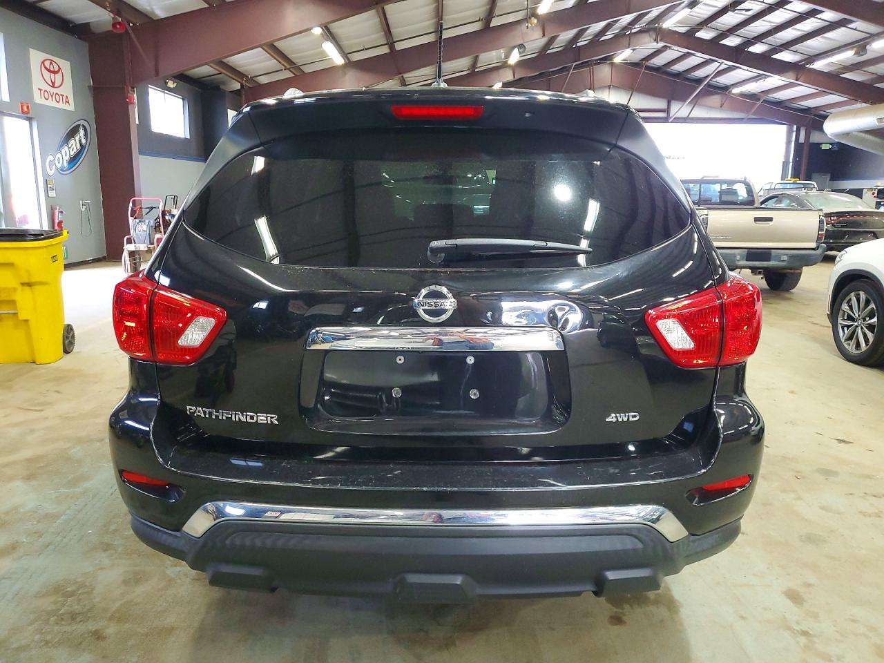 Nissan Pathfinder S