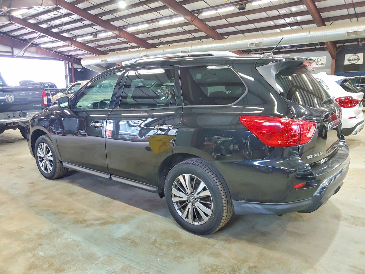 Nissan Pathfinder S